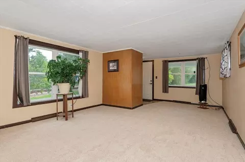 Living - 601 3rd Ave E, Superior, WI 54880 photo 1 of 2