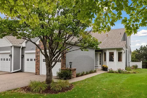 900 Windemere Way, Burnsville, MN 55306