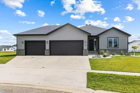 2124 14th St W, West Fargo, ND 58078