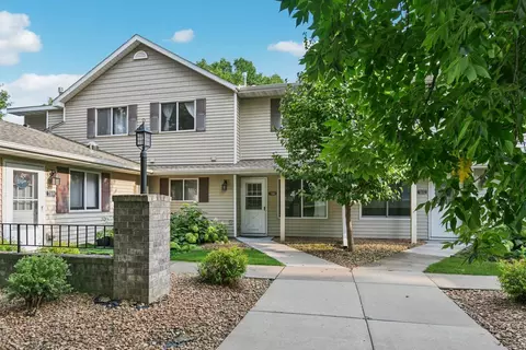 7662 13th St N, Oakdale, MN 55128
