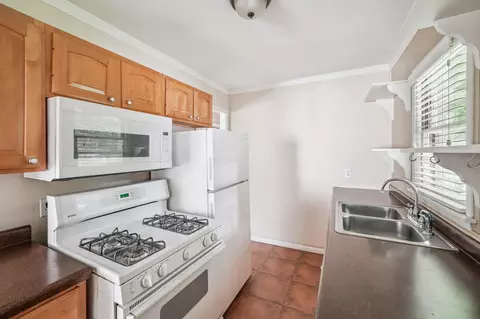Kitchen - 150 Bell St, Excelsior, MN 55331 photo 1 of 4