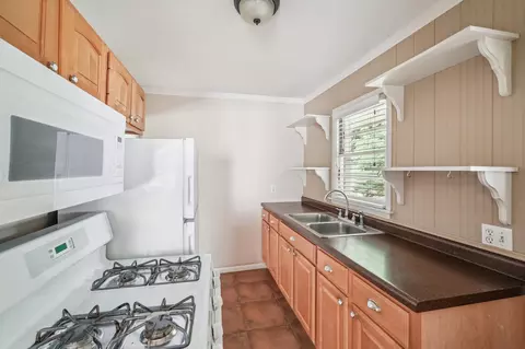 Kitchen - 150 Bell St, Excelsior, MN 55331 photo 2 of 4