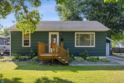 1609 5th St S, Moorhead, MN 56560