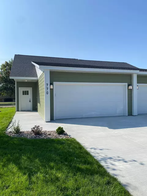 770 Neville Ct SE, Rochester, MN 55904