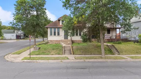 1219 E 13th St, Hibbing, MN 55746
