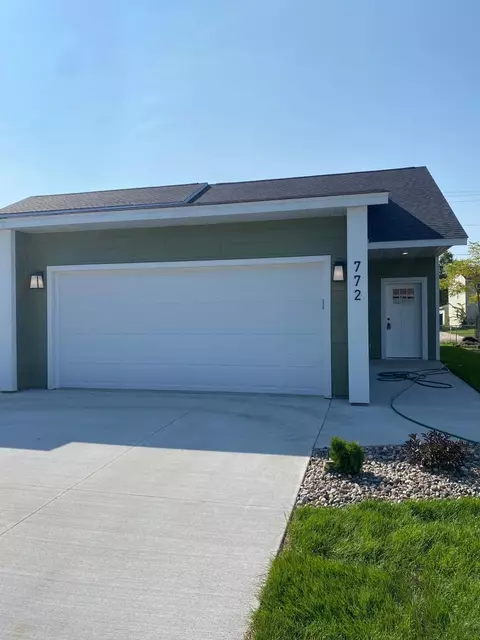 772 Neville Ct SE, Rochester, MN 55904