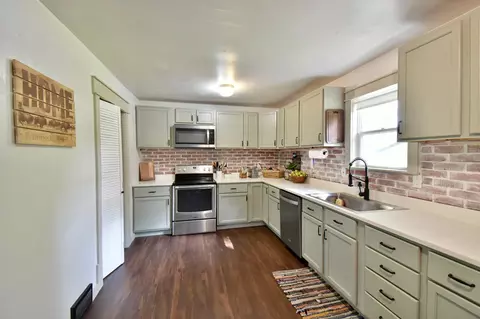 601 Park Ave, Sacred Heart, MN 56285