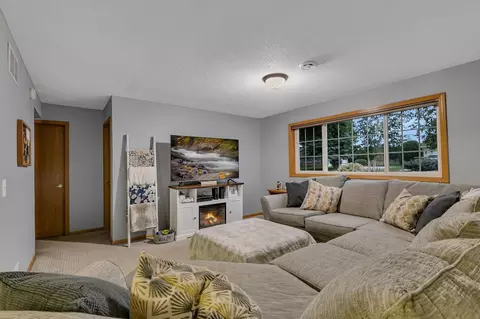 Living - 606 25th St SE, Willmar, MN 56201 photo 3 of 4