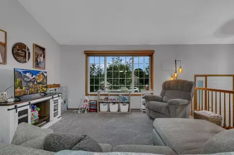 Living - 606 25th St SE, Willmar, MN 56201 photo 2 of 4
