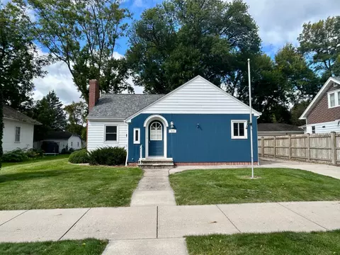 313 6th St, Gaylord, MN 55334