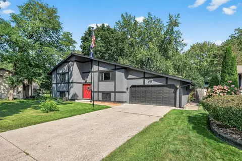 6175 Briardale Ct NE, Fridley, MN 55432