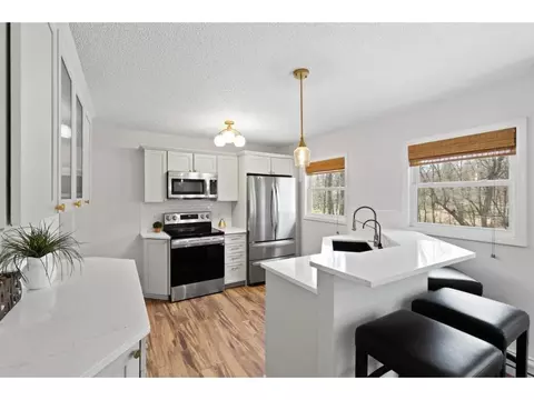 25455 Nelsine Dr, Shorewood, MN 55331