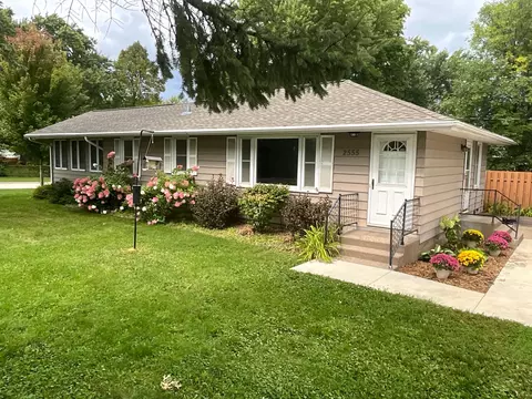 2555 Upper Afton Rd E, Maplewood, MN 55119