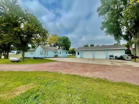 32540 Paul Ave, Worthington, MN 56187