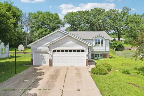 2285 Valley View Ave E, Maplewood, MN 55119