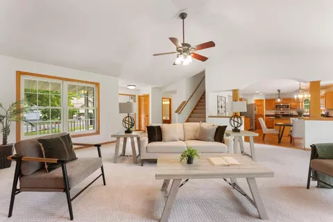 2507 Schneider Ct, Chaska, MN 55318