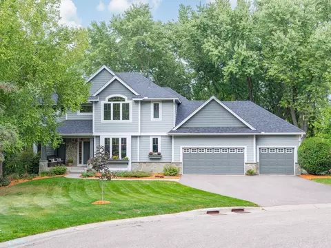 15091 Amur Hill Ln, Eden Prairie, MN 55347