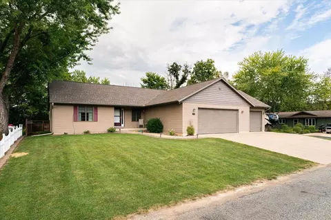 302 Brooklyn Ln, Hokah, MN 55941