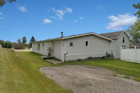302 5th Ave NE, Melrose, MN 56352