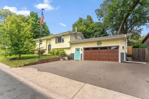 4916 Hanover Rd, Mound, MN 55364