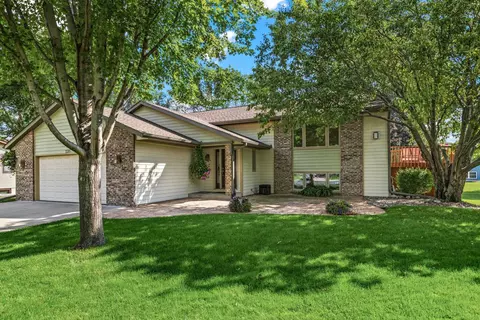 1285 Diamond Ct S, Shakopee, MN 55379