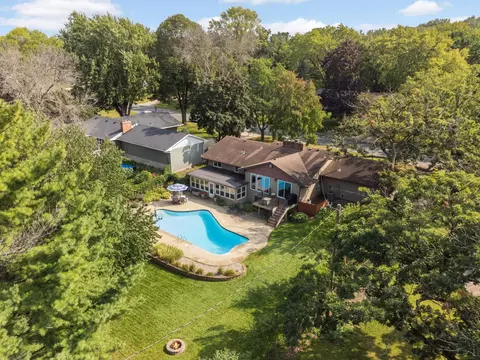 1966 Skyline Dr S, Burnsville, MN 55337