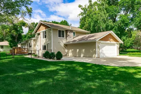 16209 Woodland Ln, Minnetonka, MN 55345