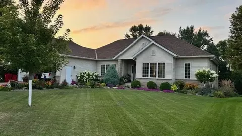 607 9th St NW, Byron, MN 55920