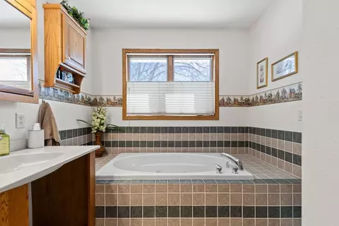Bath - 1105 David Dr, Marshall, MN 56258 photo 3 of 13
