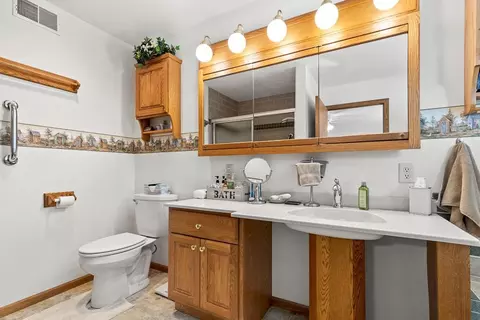 Bath - 1105 David Dr, Marshall, MN 56258 photo 2 of 13
