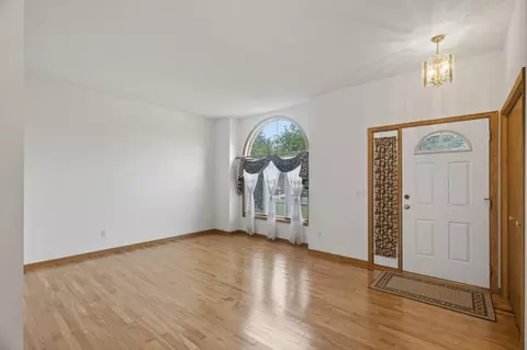 2490 Adele St, Maplewood, MN 55109 photo 6