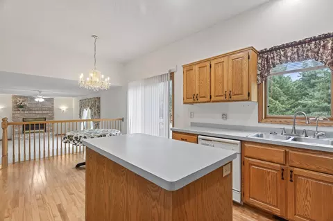 2490 Adele St, Maplewood, MN 55109 photo 16