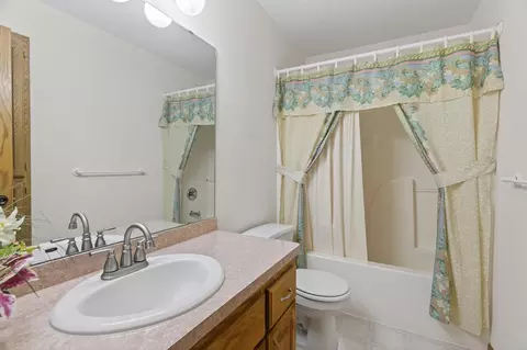 2490 Adele St, Maplewood, MN 55109 photo 30