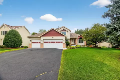 2490 Adele St, Maplewood, MN 55109 photo 3