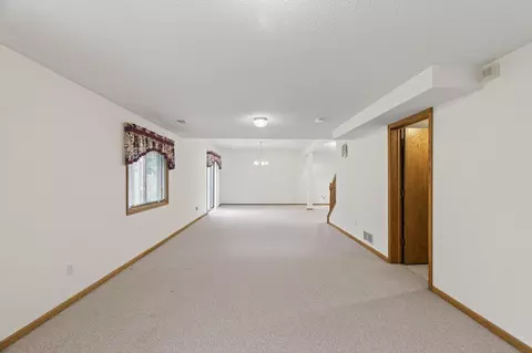 2490 Adele St, Maplewood, MN 55109 photo 38
