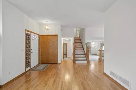 2490 Adele St, Maplewood, MN 55109 photo 8