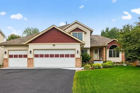 2490 Adele St, Maplewood, MN 55109