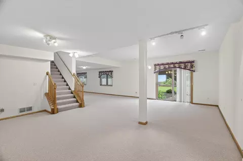 2490 Adele St, Maplewood, MN 55109 photo 36