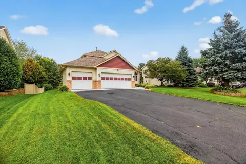 2490 Adele St, Maplewood, MN 55109 photo 4