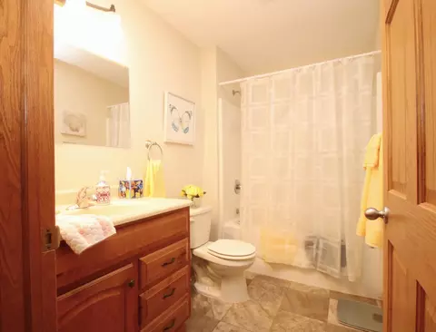 Bath - 2565 20th Ave SE, Saint Cloud, MN 56304 photo 3 of 3