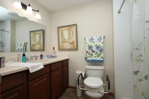 Bath - 2565 20th Ave SE, Saint Cloud, MN 56304 photo 1 of 3