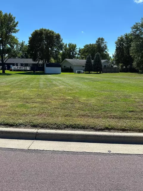 516 Northwood Dr, Redwood Falls, MN 56283