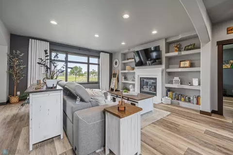 Living - 120 Lindsey Ct, Mapleton, ND 58059 photo 2 of 4