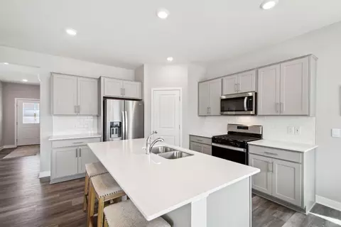 1010 Goldenrod Trl, Waconia, MN 55387
