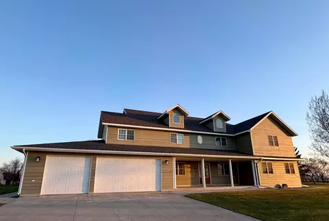 310 7th St SW, Roseau, MN 56751