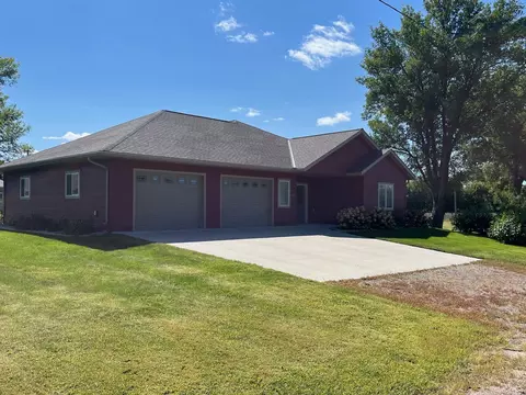 Exterior - 177 Pine St, Dawson, MN 56232 photo 2 of 3