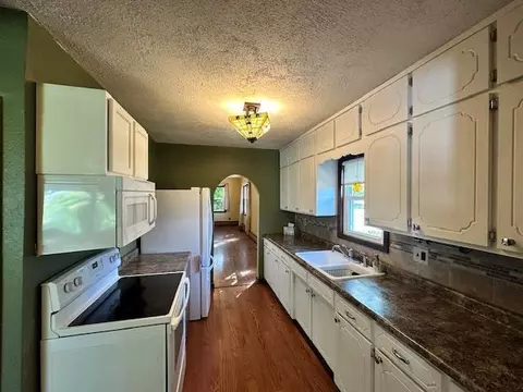 Kitchen - 701 5th St NE, Staples, MN 56479 photo 1 of 2