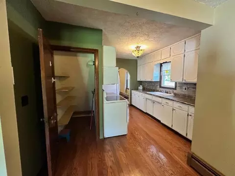 Entry Way - 701 5th St NE, Staples, MN 56479 photo 3 of 3