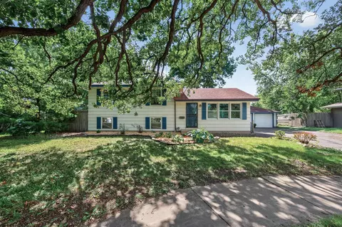 4725 W 110th St, Bloomington, MN 55437