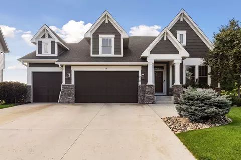 1248 Clearwater Dr, Woodbury, MN 55129